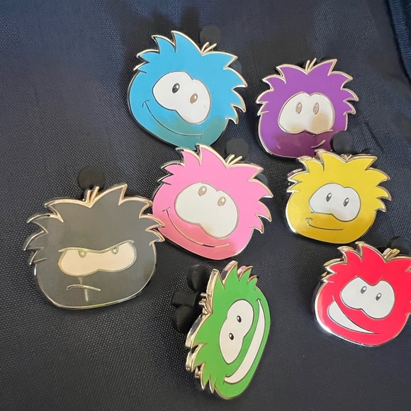 Disney Trading Pins Club Penguin Puffles set of 7 Pins - Picture 3 of 5